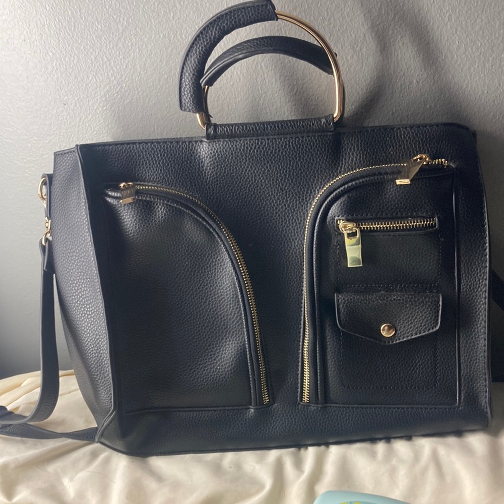 It’s a purse very nice quality, zippers on the inside and out.